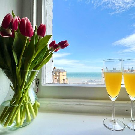 Central, Seaview Apartment, 3 beds, 2 baths, kid & dog friendly at The Lookout Broadstairs Esterno foto