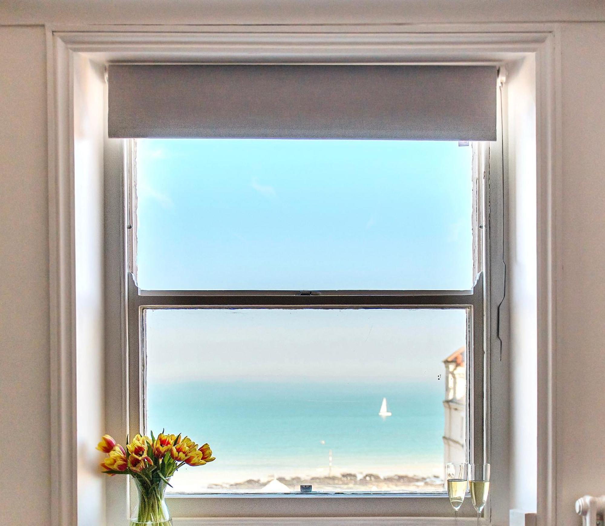 Central, Seaview Apartment, 3 beds, 2 baths, kid & dog friendly at The Lookout Broadstairs Esterno foto