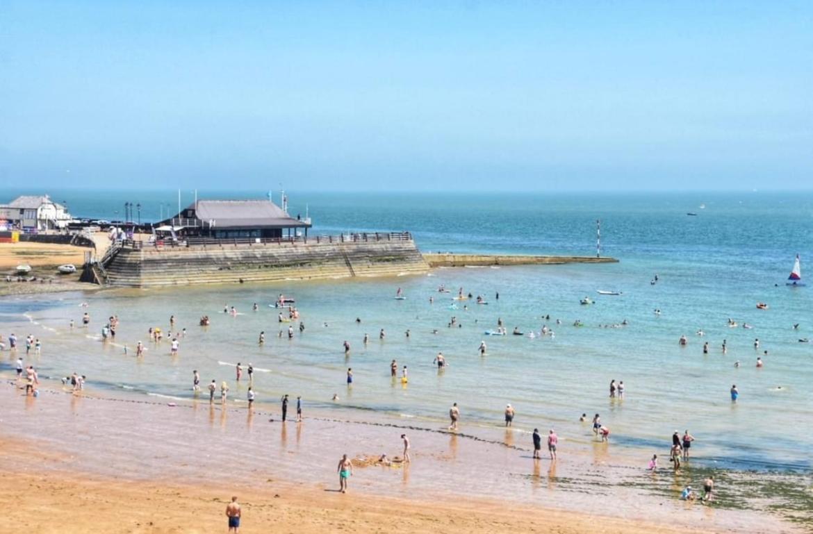 Central, Seaview Apartment, 3 Beds, 2 Baths, Kid & Dog Friendly At The Lookout Broadstairs Esterno foto