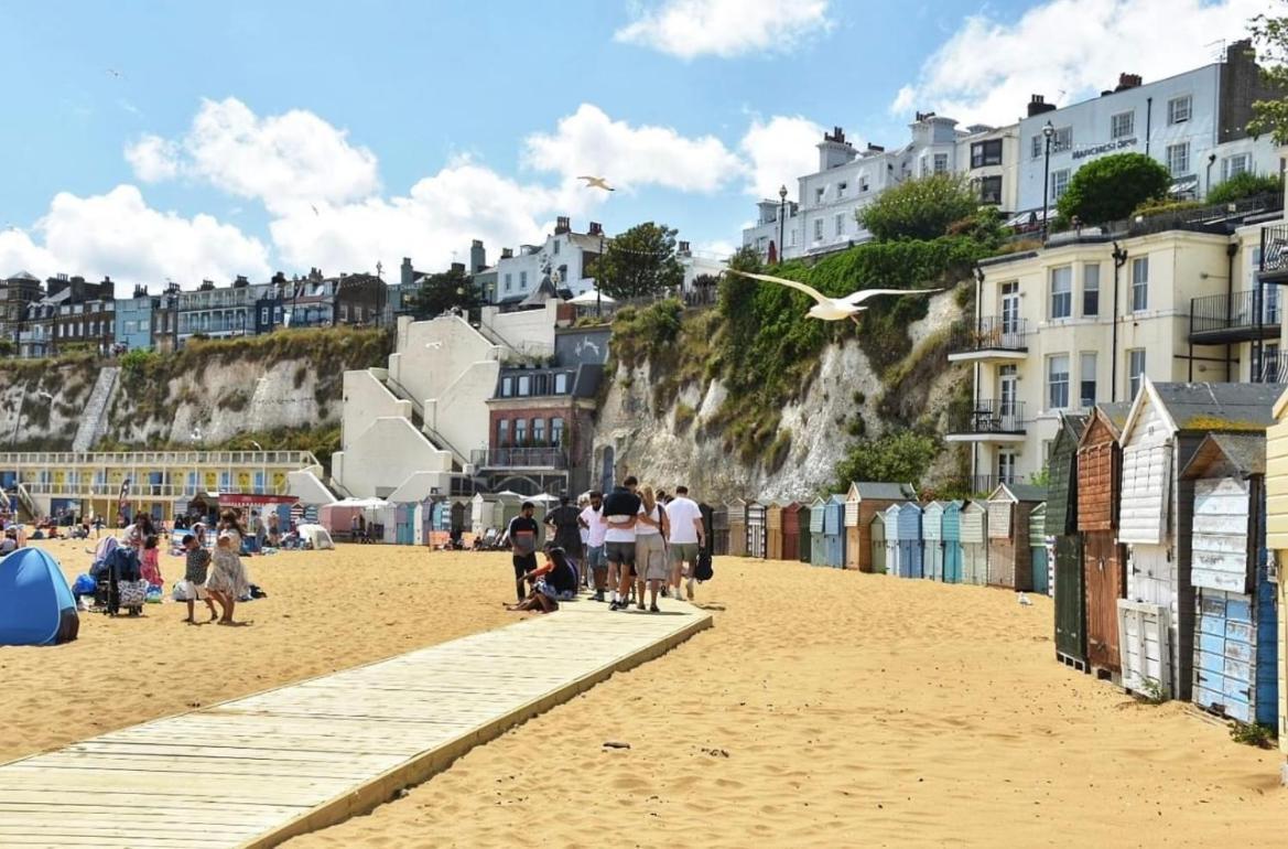 Central, Seaview Apartment, 3 Beds, 2 Baths, Kid & Dog Friendly At The Lookout Broadstairs Esterno foto