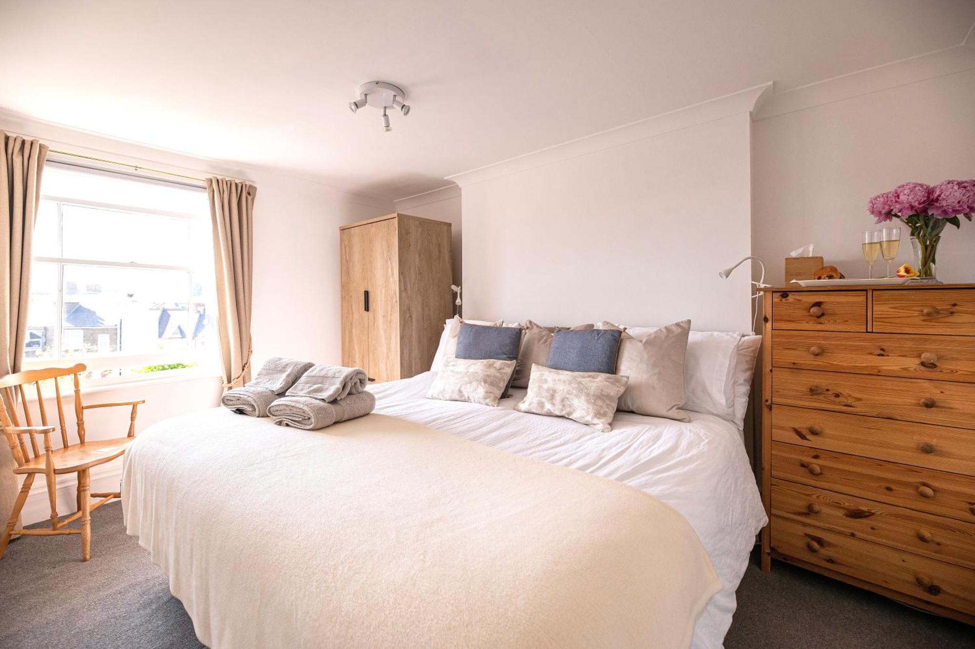 Central, Seaview Apartment, 3 Beds, 2 Baths, Kid & Dog Friendly At The Lookout Broadstairs Esterno foto