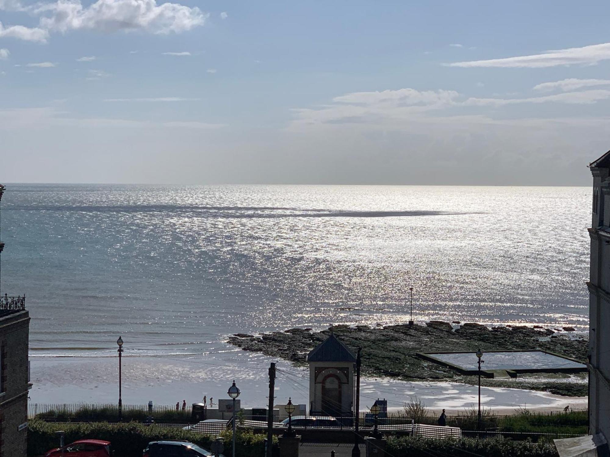 Central, Seaview Apartment, 3 Beds, 2 Baths, Kid & Dog Friendly At The Lookout Broadstairs Esterno foto