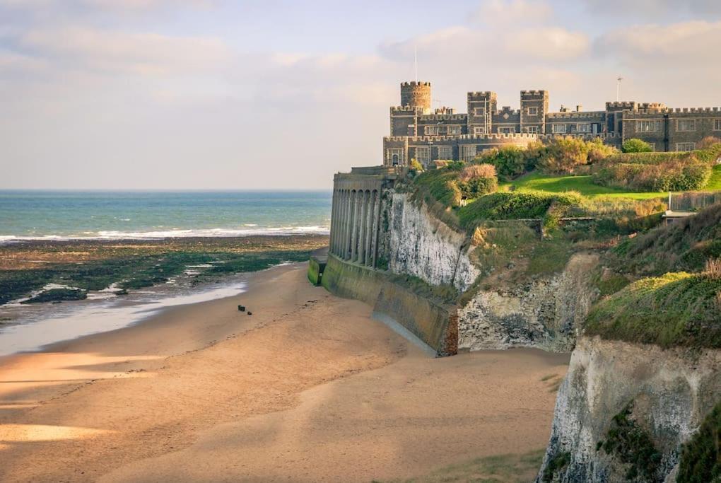 Central, Seaview Apartment, 3 Beds, 2 Baths, Kid & Dog Friendly At The Lookout Broadstairs Esterno foto